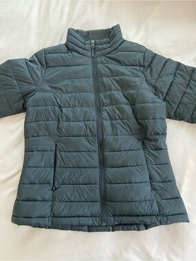 Amazon Essentials Women's Black Puffer Jacket